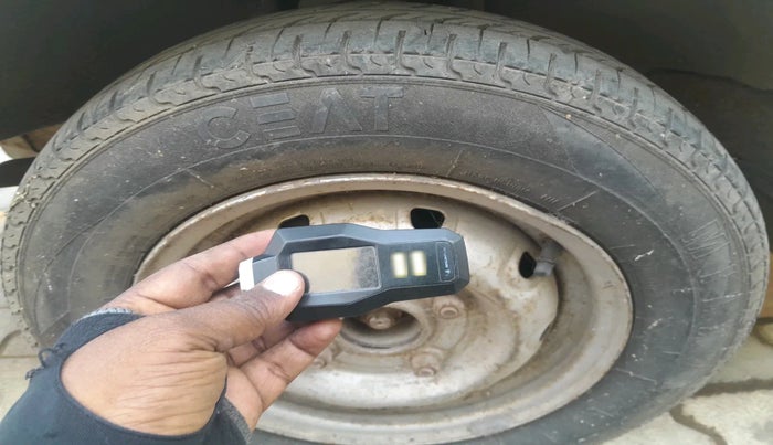 2011 Maruti OMNI E STD, Petrol, Manual, 76,596 km, tyre