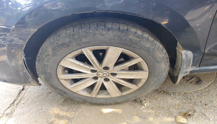 2016 Volkswagen Vento HIGHLINE 1.5 AT, Diesel, Automatic, 1,25,587 km, tyre