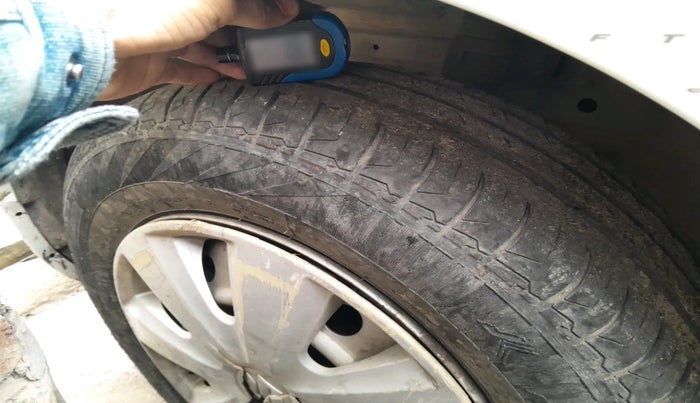 2012 Maruti Swift LXI, Petrol, Manual, 1,35,450 km, tyre