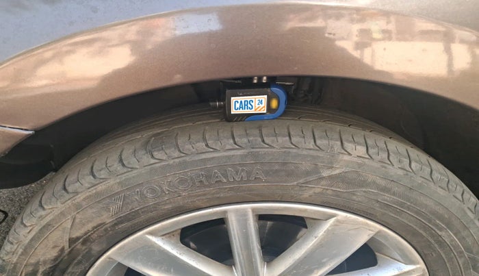 2016 Volkswagen Vento HIGHLINE 1.5 AT, Diesel, Automatic, 1,28,938 km, tyre