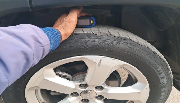 2018 Jeep Compass LONGITUDE (O) 2.0 DIESEL, Diesel, Manual, 1,03,413 km, tyre