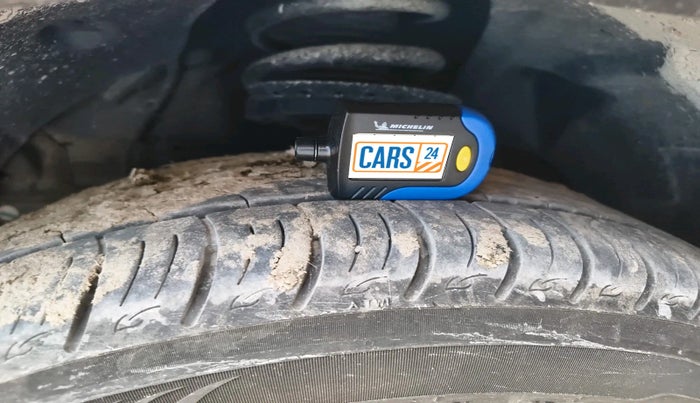 2021 Mahindra XUV300 W8 (O) 1.2 PETROL, Petrol, Manual, 9,727 km, tyre