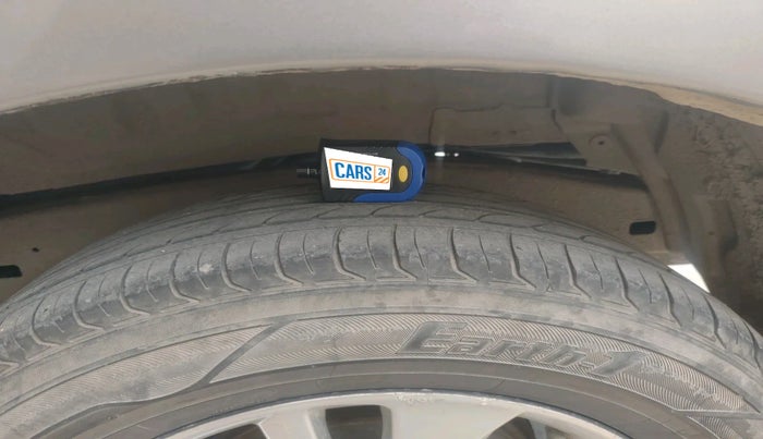 2016 Toyota Innova Crysta 2.4 VX 7 STR, Diesel, Manual, 3,75,247 km, tyre