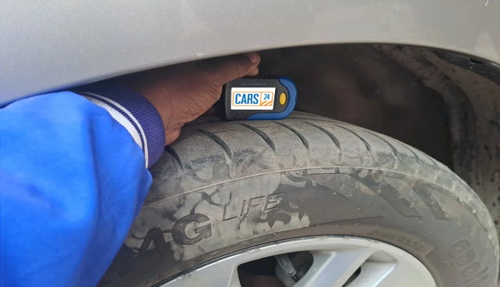 2018 Toyota Innova Crysta 2.4 VX 7 STR, Diesel, Manual, 1,85,571 km, tyre