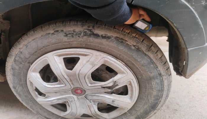 2016 Mahindra Kuv100 K4 D 6 STR, Diesel, Manual, 99,692 km, tyre