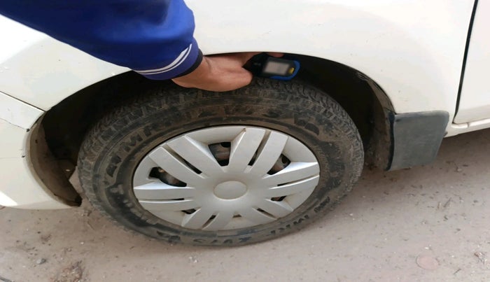 2015 Maruti Alto 800 LXI, Petrol, Manual, 25,230 km, tyre