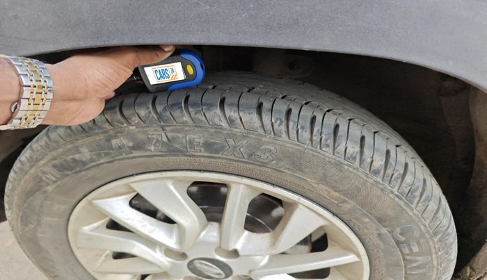 2016 Mahindra Kuv100 K8 D 6 STR, Diesel, Manual, 59,195 km, tyre