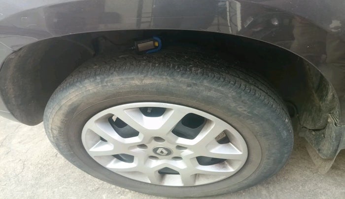 2017 Renault Duster RXL PETROL, Petrol, Manual, 56,347 km, tyre