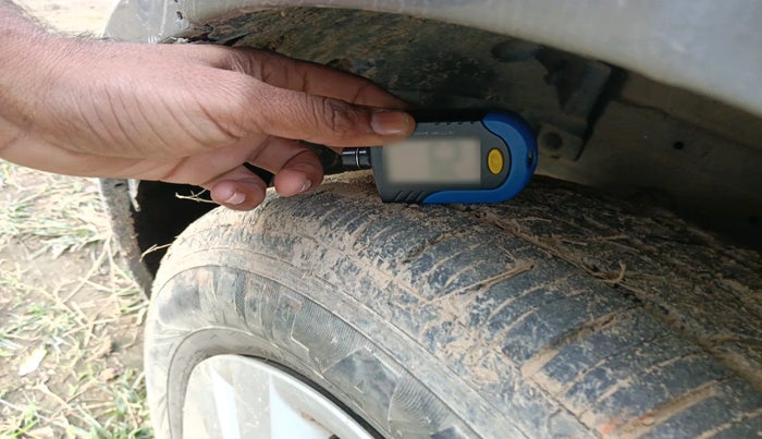 2013 Maruti Swift Dzire VDI, Diesel, Manual, 1,18,017 km, tyre