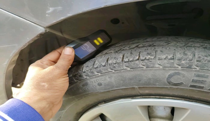 2013 Maruti Wagon R 1.0 LXI, Petrol, Manual, 73,083 km, tyre