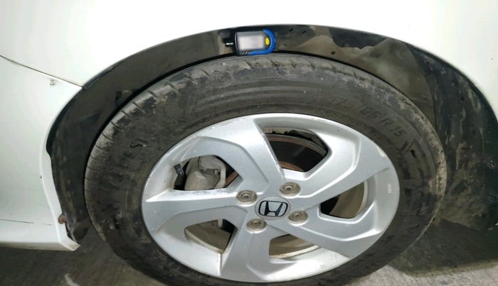 2014 Honda City 1.5L I-VTEC VX CVT, Petrol, Automatic, 2,06,558 km, tyre