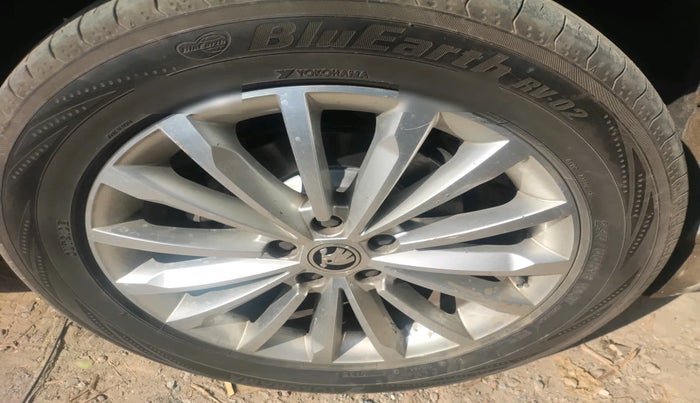 2019 Skoda Kodiaq L&K 2.0 TDI 4X4 AT, Diesel, Automatic, 1,17,343 km, tyre