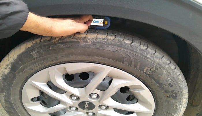 2025 KIA CARENS Premium (O) 1.5 Diesel MT 7 STR, Diesel, Manual, 39,456 km, tyre