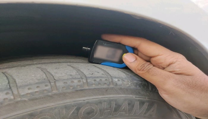 2011 Volkswagen Passat HIGHLINE DSG, Diesel, Automatic, 2,41,312 km, tyre