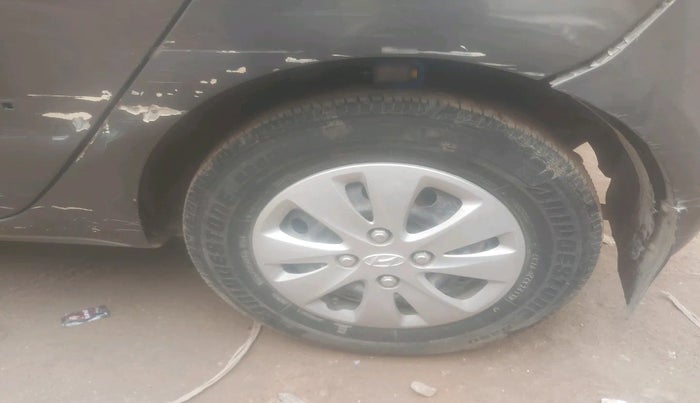 2011 Hyundai i10 MAGNA 1.2, Petrol, Manual, 24,400 km, tyre