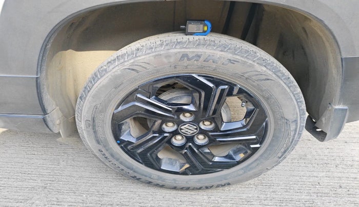 2023 Maruti BREZZA ZXI SMART HYBRID , Petrol, Manual, 34,542 km, tyre