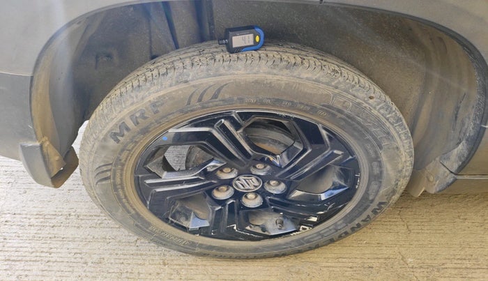 2023 Maruti BREZZA ZXI SMART HYBRID , Petrol, Manual, 34,542 km, tyre