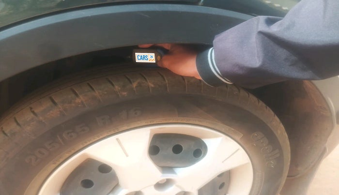 2022 Mahindra XUV300 W6 1.2 PETROL, Petrol, Manual, 15,101 km, tyre