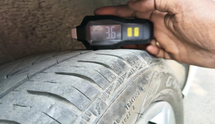 2018 Volkswagen Ameo TRENDLINE 1.0L, Petrol, Manual, 63,062 km, tyre