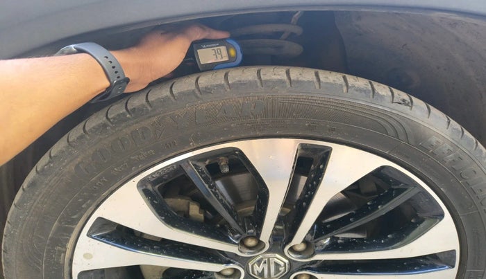 2022 MG HECTOR PLUS SELECT 2.0 DIESEL TURBO MT 7-STR, Diesel, Manual, 30,302 km, tyre