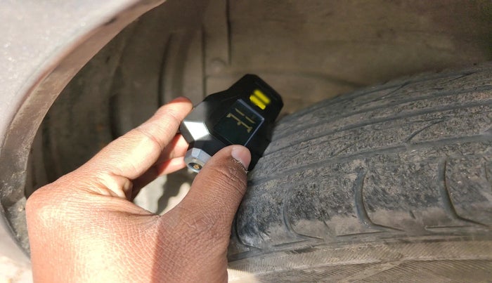 2013 Maruti Wagon R 1.0 VXI, Petrol, Manual, 32,979 km, tyre