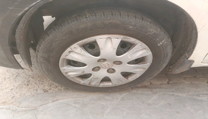 2013 Honda Brio S MT, Petrol, Manual, 1,52,602 km, tyre