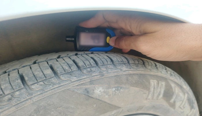 2013 Hyundai i10 ASTA 1.2 AT SUNROOF, Petrol, Automatic, 75,758 km, tyre