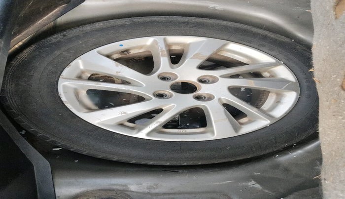 2014 Maruti Swift ZXI, Petrol, Manual, 63,028 km, tyre