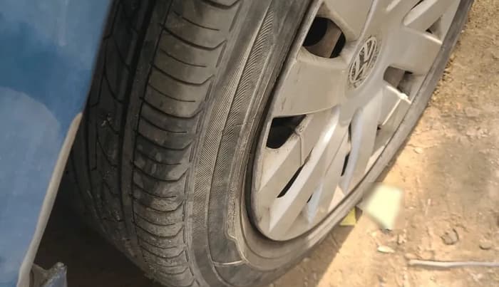 2018 Volkswagen Polo COMFORTLINE 1.0L MPI, Petrol, Manual, 75,000 km, tyre