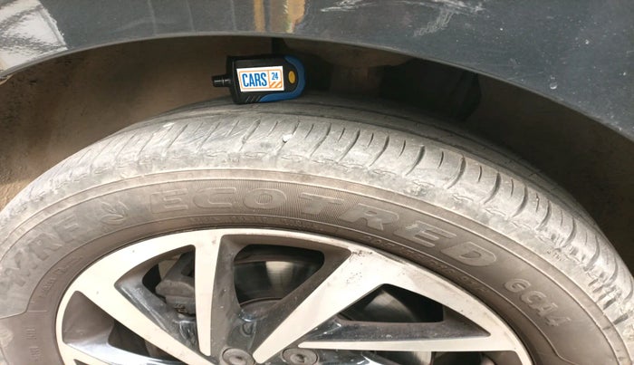 2023 Volkswagen VIRTUS TOPLINE TSI 1.0 MT, Petrol, Manual, 29,859 km, tyre