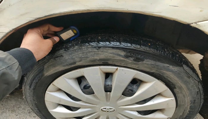 2012 Toyota Etios G SP, Petrol, Manual, 2,71,246 km, tyre