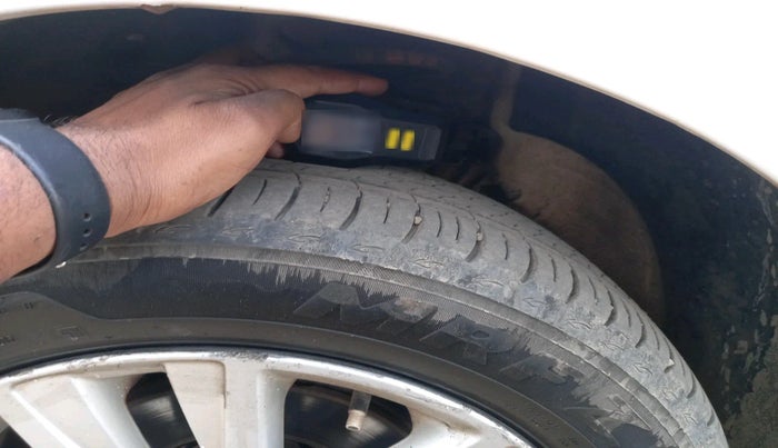 2013 Volkswagen Polo HIGHLINE DIESEL, Diesel, Manual, 1,25,274 km, tyre