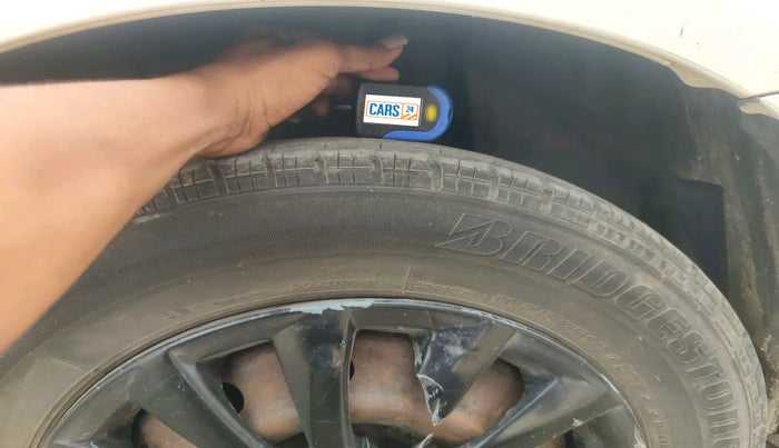 2018 Maruti Dzire VXI, Petrol, Manual, 2,55,646 km, tyre