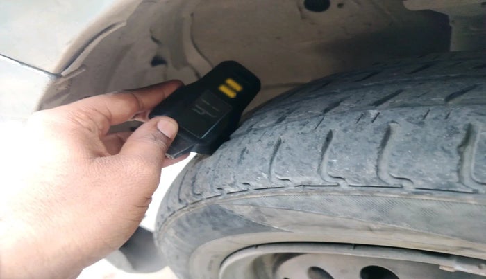 2011 Maruti Wagon R 1.0 VXI, Petrol, Manual, 1,55,680 km, tyre