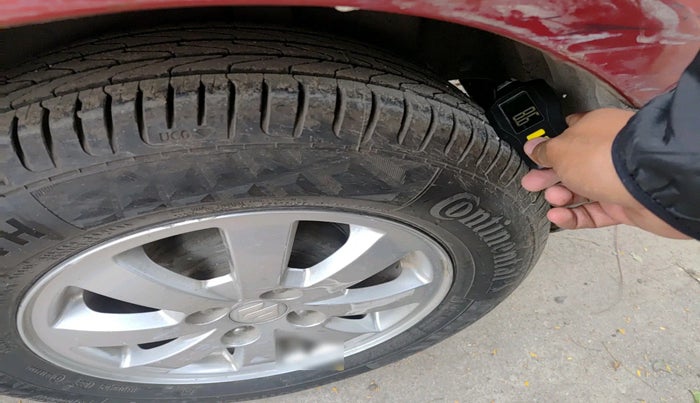 2010 Maruti Swift ZXI, Petrol, Manual, 50,020 km, tyre