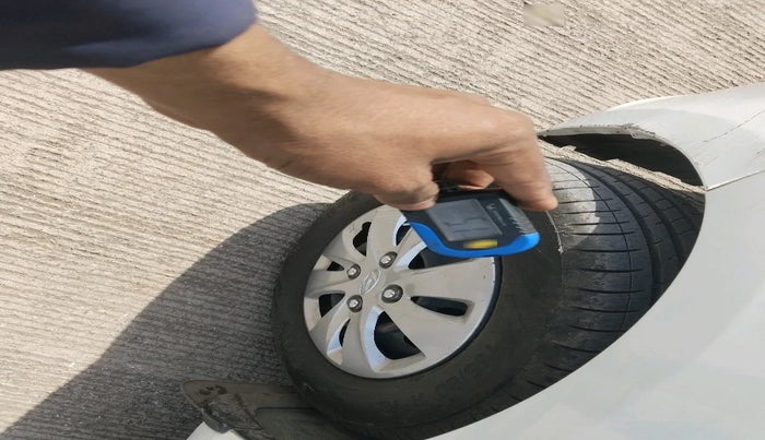 2011 Hyundai i10 MAGNA 1.2, Petrol, Manual, 1,49,220 km, tyre