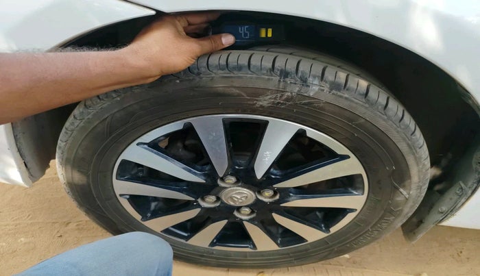 2018 Toyota Etios Liva V, Petrol, Manual, 50,540 km, tyre