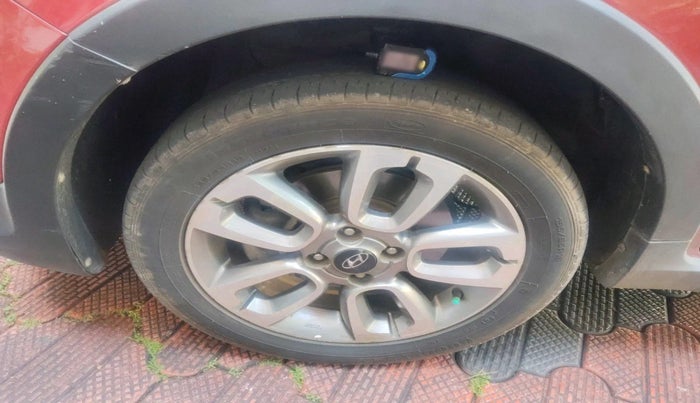 2015 Hyundai i20 Active 1.4 SX, Diesel, Manual, 1,17,784 km, tyre