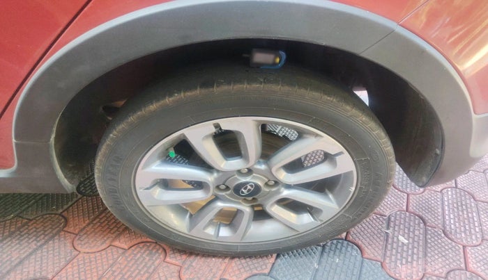 2015 Hyundai i20 Active 1.4 SX, Diesel, Manual, 1,17,784 km, tyre