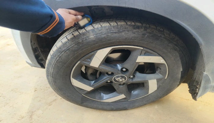 2020 Hyundai VENUE SX 1.4 CRDI, Diesel, Manual, 1,30,892 km, tyre