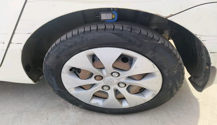 2016 Hyundai Xcent S 1.2, Petrol, Manual, 1,86,253 km, tyre