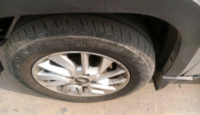 2016 Mahindra Kuv100 K8 6 STR, Petrol, Manual, 75,397 km, tyre