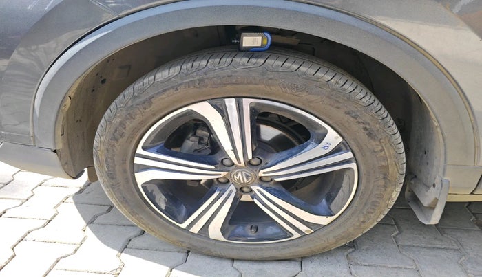 2023 MG ASTOR SHARP 1.5 CVT, Petrol, Automatic, 15,768 km, tyre