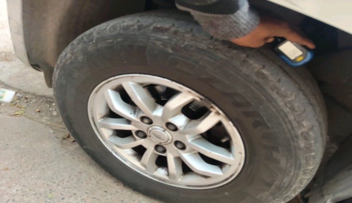 2017 Mahindra TUV300 T8, Diesel, Manual, 1,13,033 km, tyre