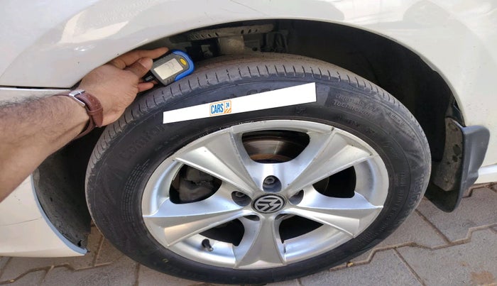 2015 Volkswagen Vento COMFORTLINE 1.5 AT, Diesel, Automatic, 1,63,627 km, tyre