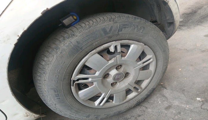 2014 Fiat Punto EVO ACTIVE 1.3 MULTIJET, Diesel, Manual, 1,27,608 km, tyre