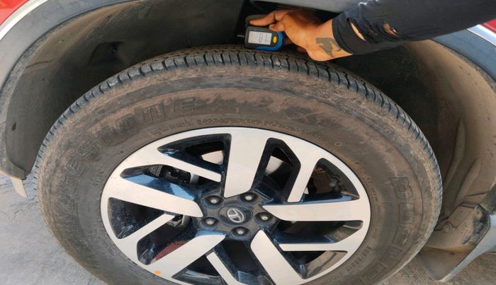 2020 Tata Harrier XZA PLUS 2.0L, Diesel, Automatic, 96,883 km, tyre