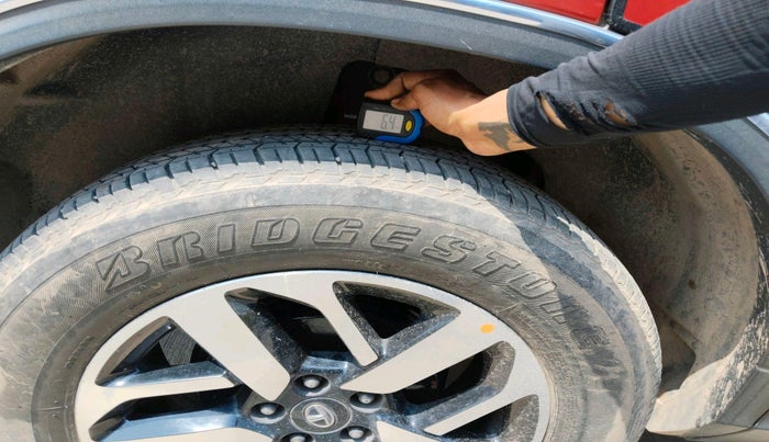 2020 Tata Harrier XZA PLUS 2.0L, Diesel, Automatic, 96,883 km, tyre