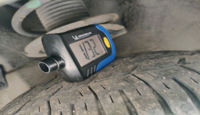 2012 Hyundai Eon SPORTZ, Petrol, Manual, 54,419 km, tyre