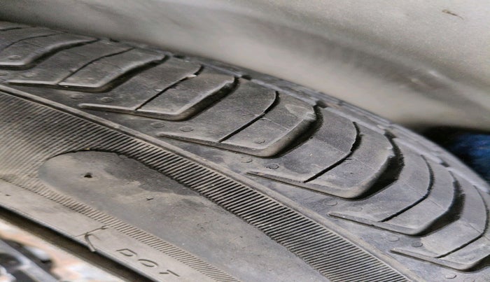 2012 Hyundai Eon SPORTZ, Petrol, Manual, 54,419 km, tyre